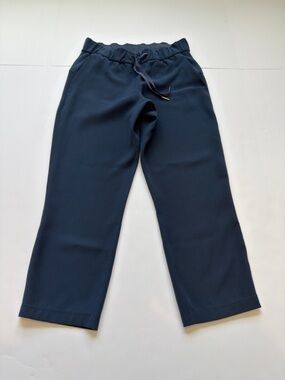 Lululemon On The Fly Crop Drawstring Pants Womens Size 4 Navy Woven 23" LW6AVMS